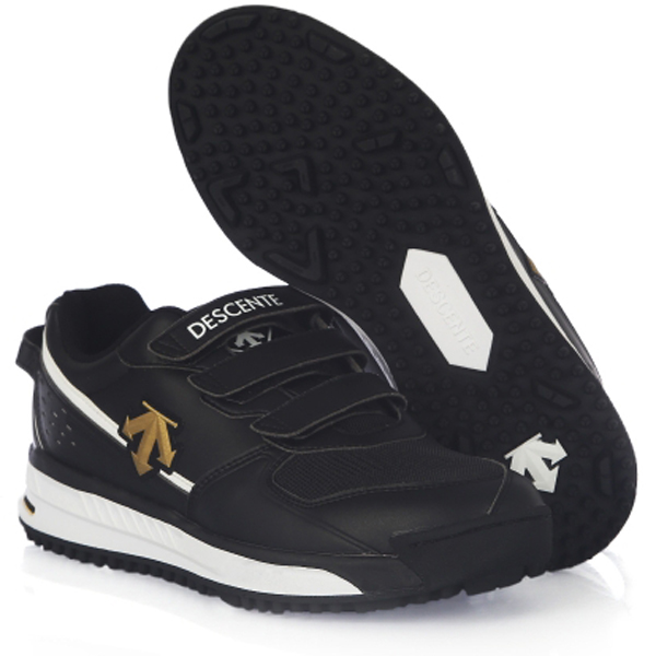 [SQ223WBS41] 데상트 코치로25 인조잔디화 (검정)